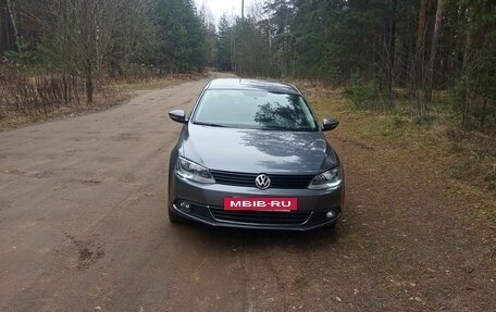 Volkswagen Jetta VI, 2013 год, 1 100 000 рублей, 2 фотография
