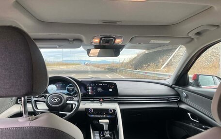 Hyundai Elantra, 2022 год, 1 820 000 рублей, 15 фотография