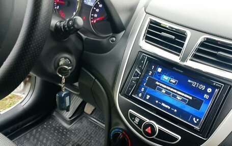 Hyundai Solaris II рестайлинг, 2013 год, 650 000 рублей, 2 фотография