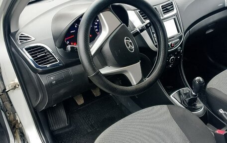 Hyundai Solaris II рестайлинг, 2013 год, 650 000 рублей, 10 фотография