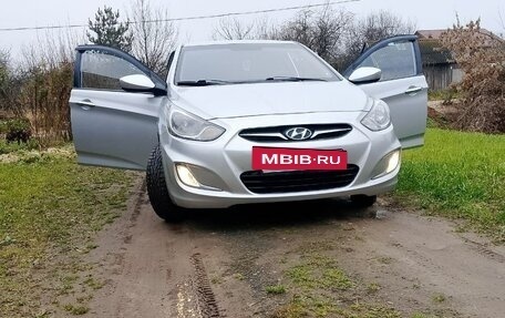 Hyundai Solaris II рестайлинг, 2013 год, 650 000 рублей, 11 фотография