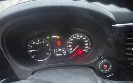 Mitsubishi Outlander III рестайлинг 3, 2016 год, 1 399 000 рублей, 4 фотография