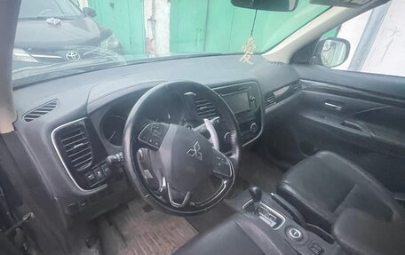 Mitsubishi Outlander III рестайлинг 3, 2016 год, 1 399 000 рублей, 3 фотография