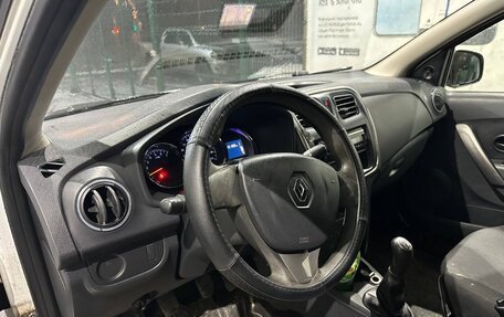 Renault Logan II, 2017 год, 245 000 рублей, 7 фотография