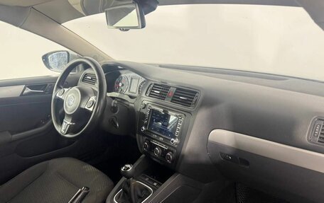 Volkswagen Jetta VI, 2011 год, 750 000 рублей, 15 фотография