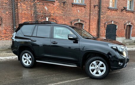 Toyota Land Cruiser Prado 150 рестайлинг 2, 2017 год, 3 700 000 рублей, 4 фотография