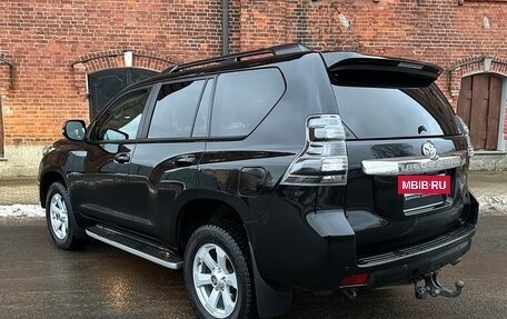 Toyota Land Cruiser Prado 150 рестайлинг 2, 2017 год, 3 700 000 рублей, 9 фотография