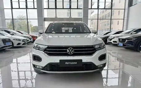 Volkswagen T-Roc I, 2022 год, 1 750 143 рублей, 2 фотография