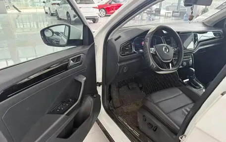 Volkswagen T-Roc I, 2022 год, 1 750 143 рублей, 9 фотография