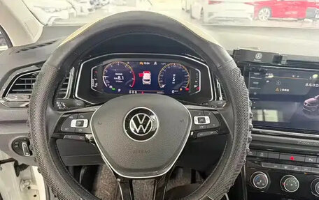 Volkswagen T-Roc I, 2022 год, 1 750 143 рублей, 12 фотография