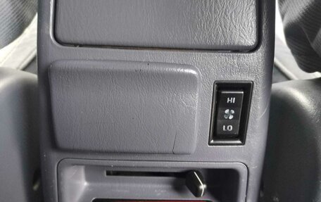 Toyota Hilux Surf III рестайлинг, 1996 год, 1 390 000 рублей, 11 фотография