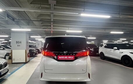 Toyota Alphard, 2024 год, 11 000 000 рублей, 5 фотография