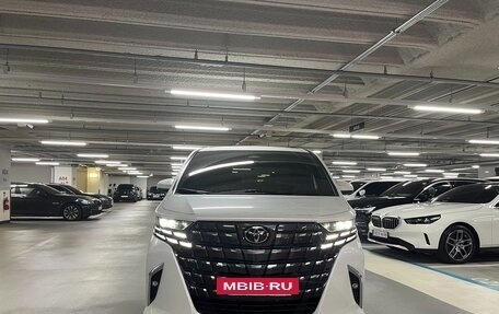 Toyota Alphard, 2024 год, 11 000 000 рублей, 2 фотография