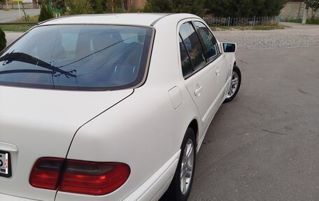 Mercedes-Benz E-Класс, 1997 год, 700 000 рублей, 3 фотография