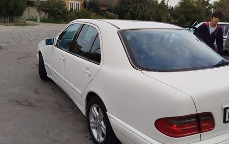 Mercedes-Benz E-Класс, 1997 год, 700 000 рублей, 4 фотография