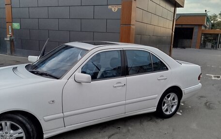 Mercedes-Benz E-Класс, 1997 год, 700 000 рублей, 2 фотография