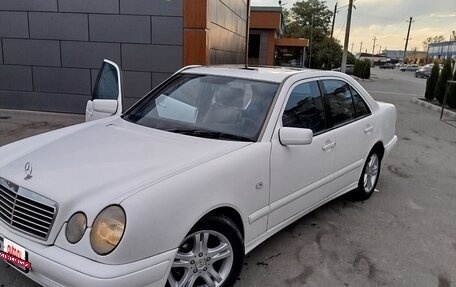 Mercedes-Benz E-Класс, 1997 год, 700 000 рублей, 6 фотография