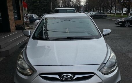 Hyundai Solaris II рестайлинг, 2011 год, 650 000 рублей, 1 фотография
