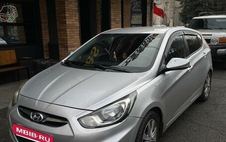 Hyundai Solaris II рестайлинг, 2011 год, 650 000 рублей, 3 фотография