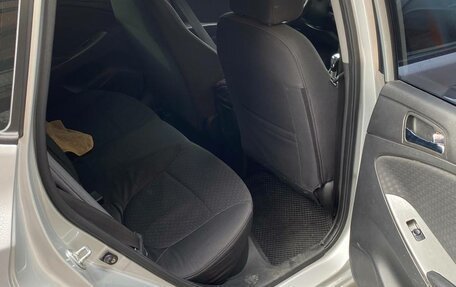 Hyundai Solaris II рестайлинг, 2011 год, 650 000 рублей, 11 фотография