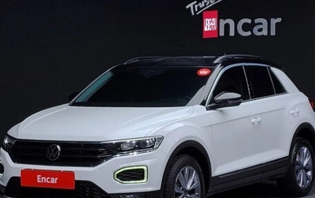 Volkswagen T-Roc I, 2022 год, 1 980 000 рублей, 1 фотография