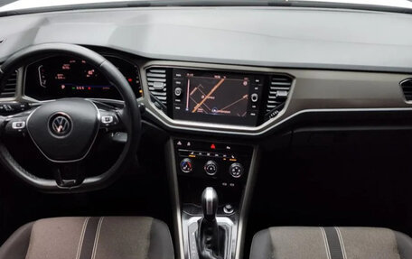 Volkswagen T-Roc I, 2022 год, 1 980 000 рублей, 8 фотография