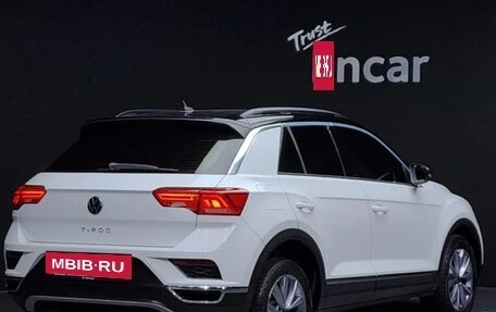 Volkswagen T-Roc I, 2022 год, 1 980 000 рублей, 2 фотография