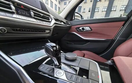 BMW 3 серия, 2022 год, 2 999 999 рублей, 11 фотография