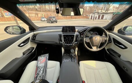 Toyota Crown, 2019 год, 3 200 000 рублей, 7 фотография