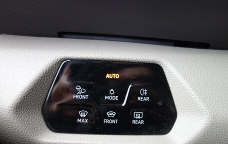 Volkswagen Multivan, 2022 год, 5 550 000 рублей, 10 фотография