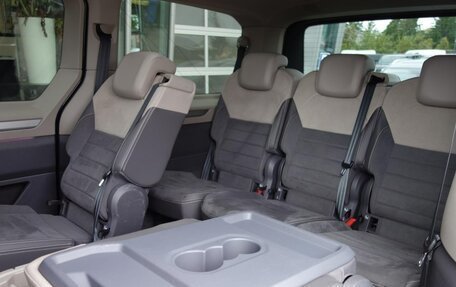 Volkswagen Multivan, 2022 год, 5 550 000 рублей, 15 фотография