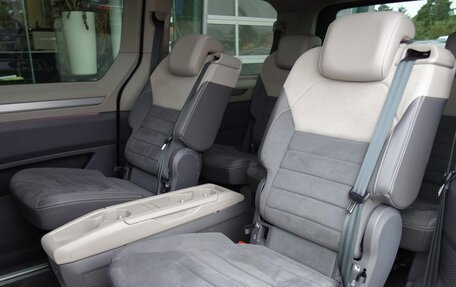 Volkswagen Multivan, 2022 год, 5 550 000 рублей, 17 фотография