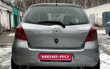Toyota Yaris III рестайлинг, 2008 год, 595 000 рублей, 2 фотография