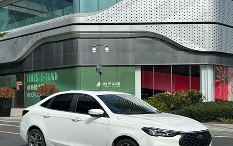 Ford Escort, 2022 год, 1 216 000 рублей, 5 фотография