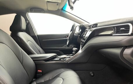 Toyota Camry, 2019 год, 2 700 000 рублей, 11 фотография