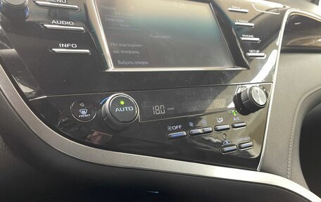 Toyota Camry, 2019 год, 2 700 000 рублей, 14 фотография