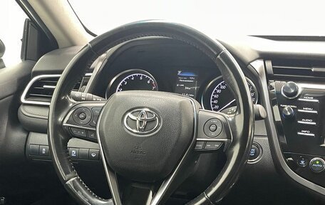 Toyota Camry, 2019 год, 2 700 000 рублей, 16 фотография