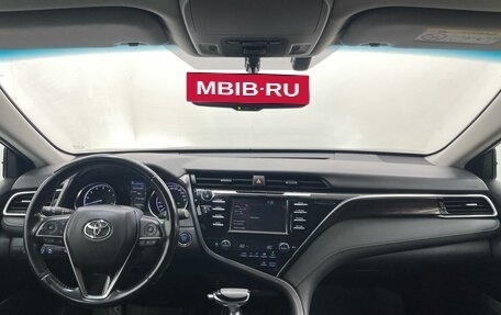 Toyota Camry, 2019 год, 2 700 000 рублей, 15 фотография