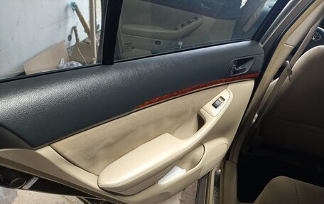 Toyota Avensis III рестайлинг, 2003 год, 670 000 рублей, 5 фотография