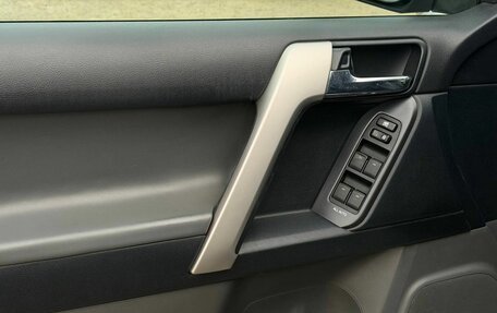 Toyota Land Cruiser Prado 150 рестайлинг 2, 2012 год, 3 120 000 рублей, 16 фотография