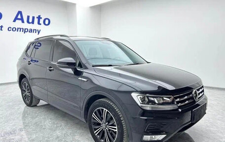 Volkswagen Tiguan II, 2021 год, 2 120 000 рублей, 1 фотография