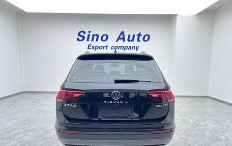 Volkswagen Tiguan II, 2021 год, 2 120 000 рублей, 5 фотография