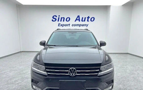 Volkswagen Tiguan II, 2021 год, 2 120 000 рублей, 2 фотография
