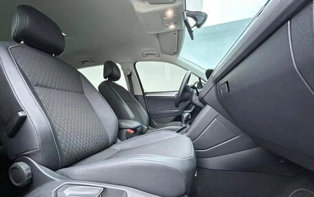 Volkswagen Tiguan II, 2021 год, 2 120 000 рублей, 10 фотография