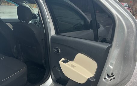 Renault Logan II, 2015 год, 550 000 рублей, 14 фотография