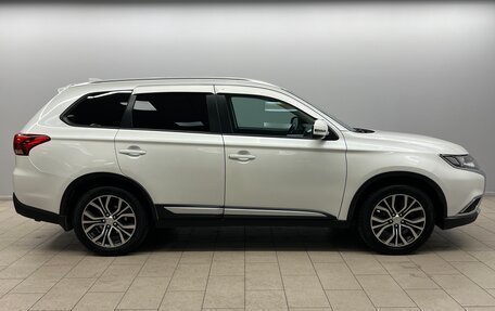 Mitsubishi Outlander III рестайлинг 3, 2018 год, 1 999 000 рублей, 3 фотография