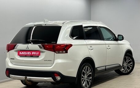 Mitsubishi Outlander III рестайлинг 3, 2018 год, 1 999 000 рублей, 2 фотография