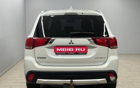 Mitsubishi Outlander III рестайлинг 3, 2018 год, 1 999 000 рублей, 6 фотография