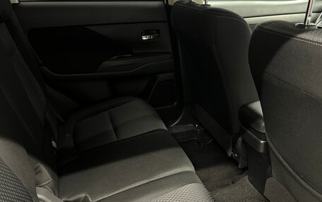 Mitsubishi Outlander III рестайлинг 3, 2018 год, 1 999 000 рублей, 22 фотография