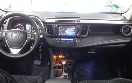 Toyota RAV4, 2017 год, 2 650 000 рублей, 9 фотография